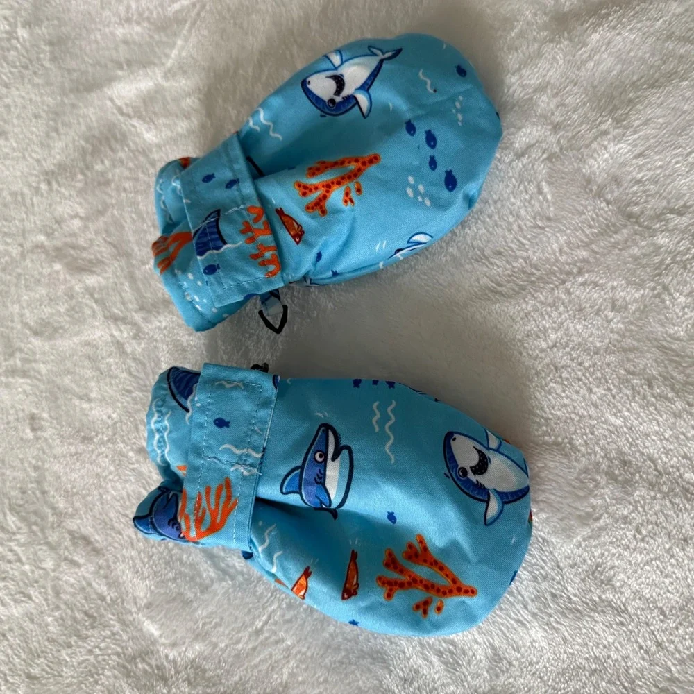 Baby Shark Print Winter Mittens‎ Baby/Toddler Blue with shark and coral print